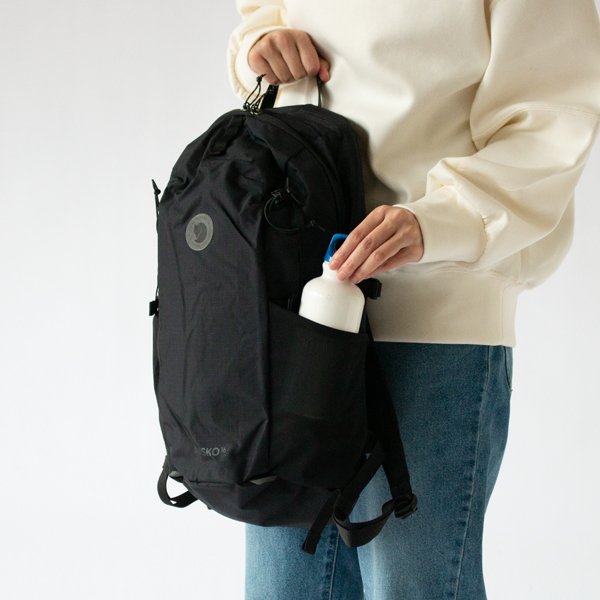 ストレッチ性のあるサイドポケット(Black)