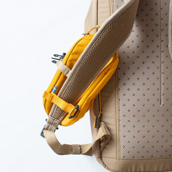 バックパックに取り付けるボトルポケット(Mustard Yellow)