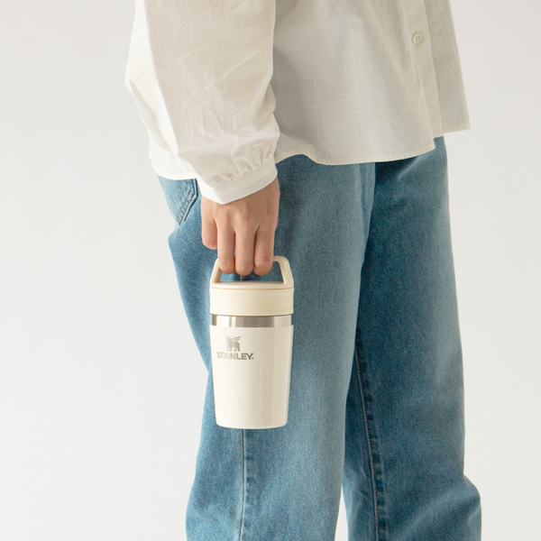 持ち運びやすい形状（クリーム）