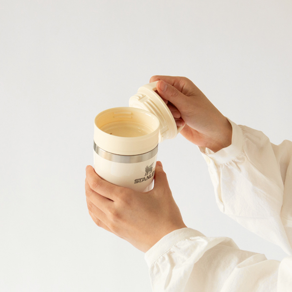 内蓋には飲み口がついています（取り外しも可能）