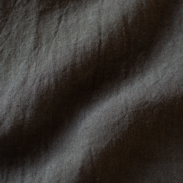 チャコールは透けにくいので透けが気になる方にもおすすめです(CHARCOAL)