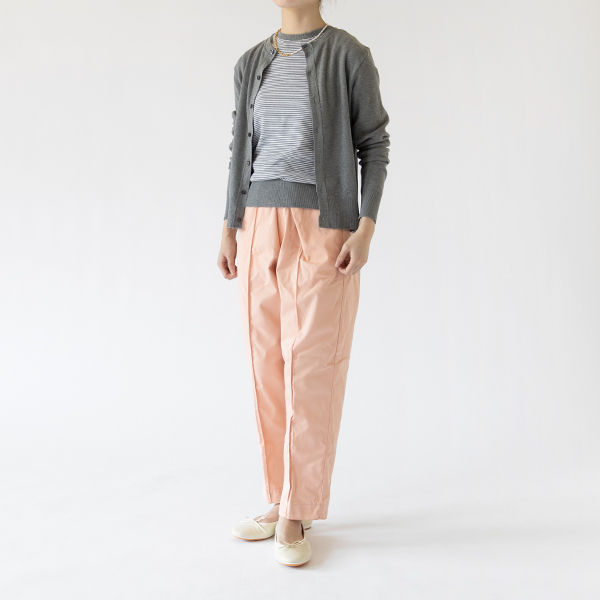 同じブランドのコットン クルーネックカーディガンとのアンサンブル(GRI MELA/BIANCO、身長162cm) 同じブランドのコットン クルーネックカーディガンとのアンサンブル(GRI MELA/BIANCO、身長162cm)