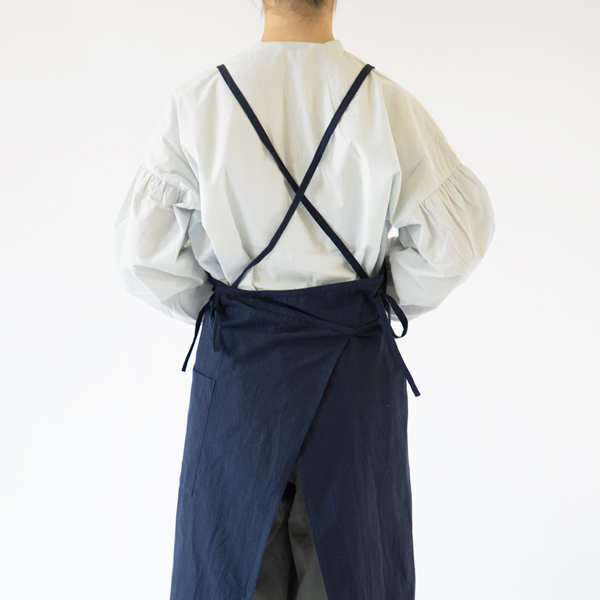 首に負担がかからない、肩紐仕様（NAVY）