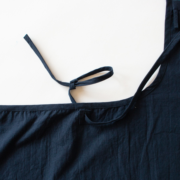 好きな長さで結んで調整してください。（NAVY）