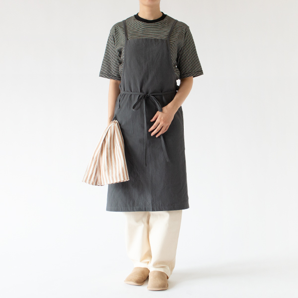 リネンコットンエプロン キッチンクロス付き（CHARCOAL）身長：157cm