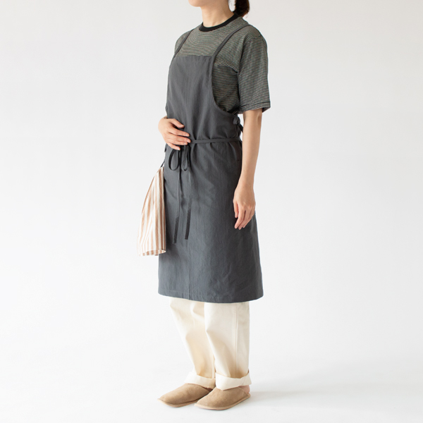 リネンコットンエプロン キッチンクロス付き（CHARCOAL）身長：157cm