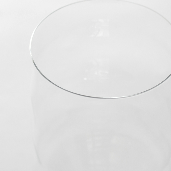 味わいと香りを十分に楽しむことができる、細い上部のIPA GLASS