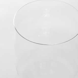 味わいと香りを十分に楽しむことができる、細い上部のIPA GLASS