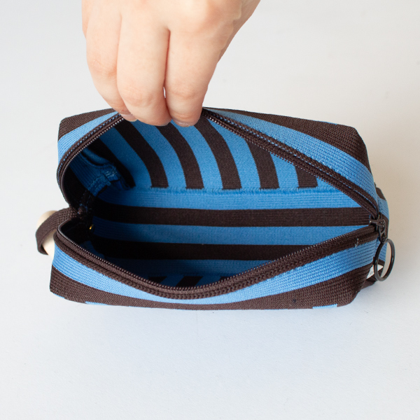 ストライプニットポーチ SMALL(BLUE)