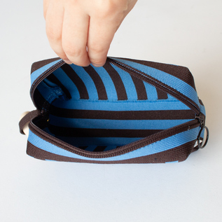 ストライプニットポーチ SMALL(BLUE) ストライプニットポーチ SMALL(BLUE)