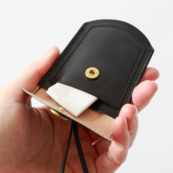 レシートを畳んで入れたところ(NEW BLACK)