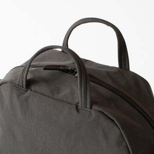 弱撥水シュリンクナイロンバッグ BIZU S(CHARCOAL) 弱撥水シュリンクナイロンバッグ BIZU S(CHARCOAL)