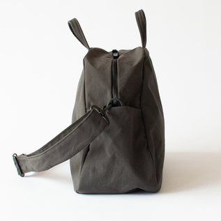 弱撥水シュリンクナイロンバッグ BIZU L(CHARCOAL) 弱撥水シュリンクナイロンバッグ BIZU L(CHARCOAL)