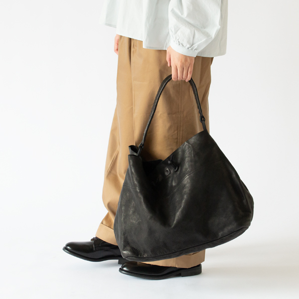 身長156cm(CHARCOAL BLACK)