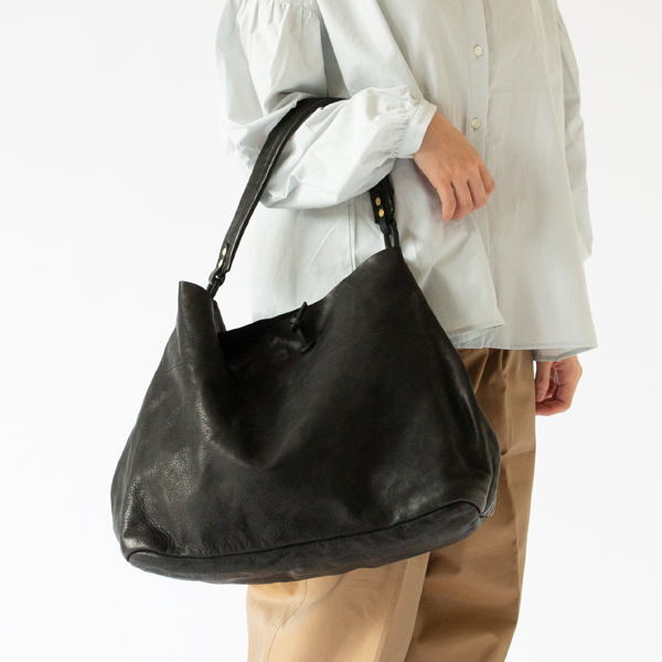 身長156cm(CHARCOAL BLACK)