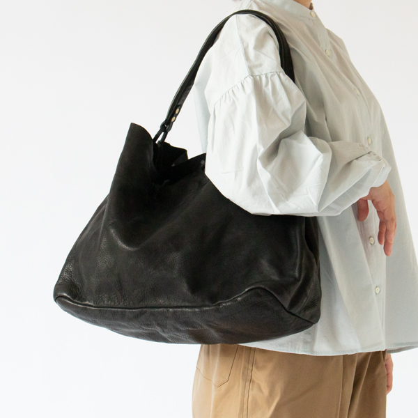 身長156cm(CHARCOAL BLACK)