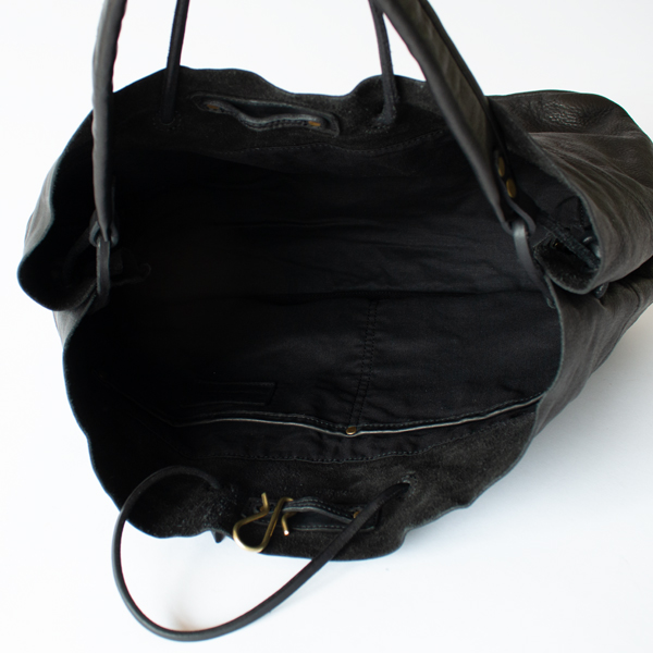 開けたところ(CHARCOAL BLACK)