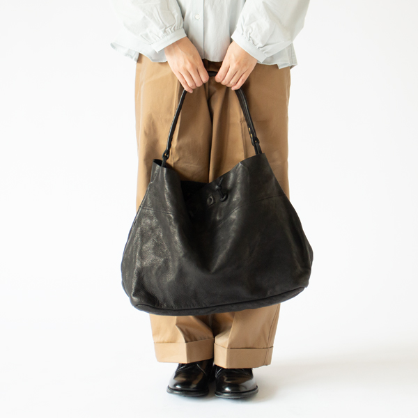身長156cm(CHARCOAL BLACK)