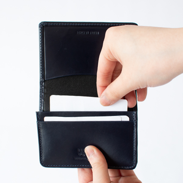 名刺やICカード、クレジットカードの収納に(NAVY)