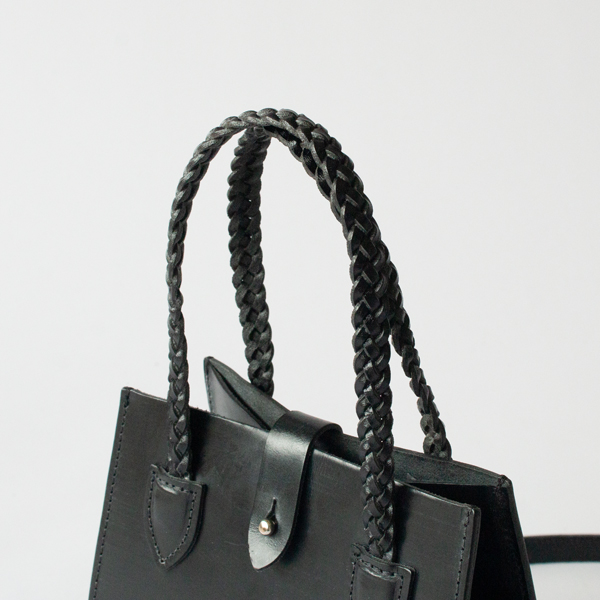 しなやかで持ちやすいハンドル(BLACK)