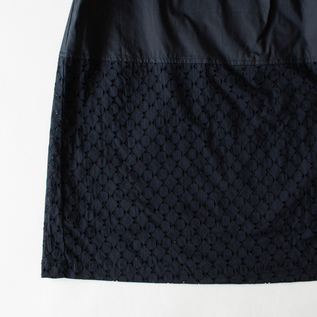 北陸の伝統技術が生み出す繊細な刺繍と、キメの細かい柔らかな綿ローン(NAVY) 北陸の伝統技術が生み出す繊細な刺繍と、キメの細かい柔らかな綿ローン(NAVY)