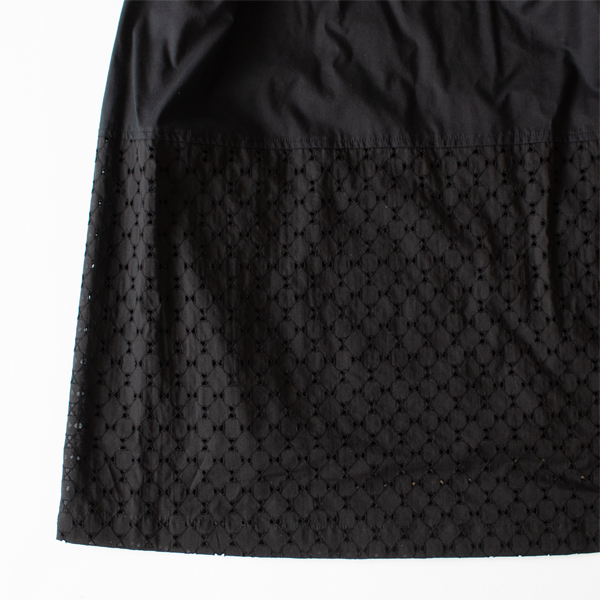 北陸の伝統技術が生み出す繊細な刺繍と、キメの細かい柔らかな綿ローン(BLACK)