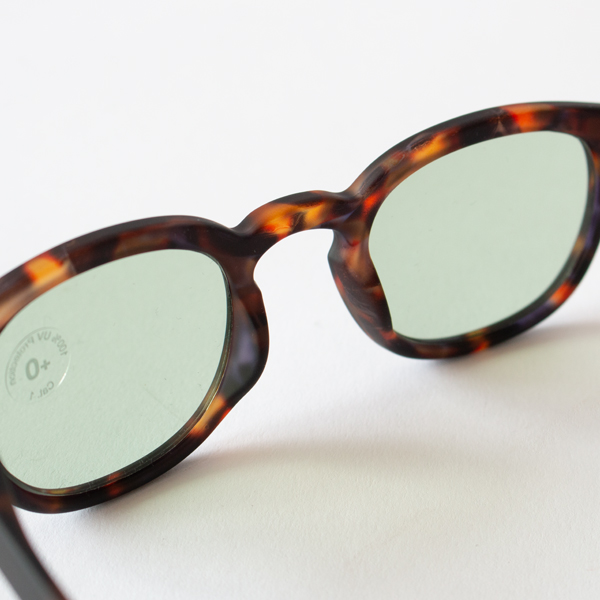 グリーンのレンズ（TORTOISE×LIGHT GREEN）