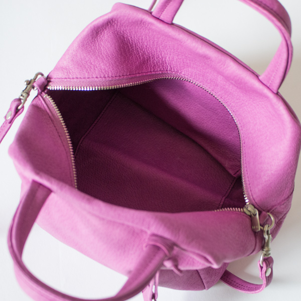 たっぷりと入るキューブ型(PEONY PURPLE)