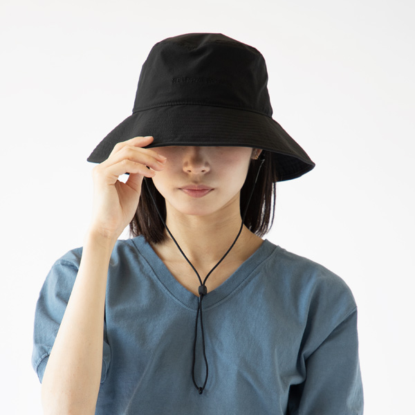 ユニセックスのシンプルデザイン