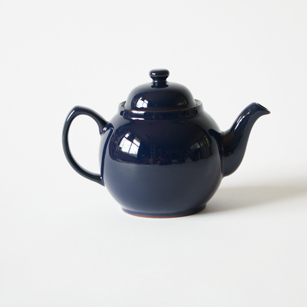 コバルトブルー 金彩 ティーポット　Designed by Shibata ティーポット／Brown Betty（ブラウンベティ）｜愛着を持ってずっと