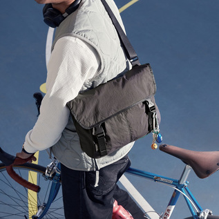 Cinch｜ショルダーバッグ Messenger／bellroy（ベルロイ）｜愛着を持っ
