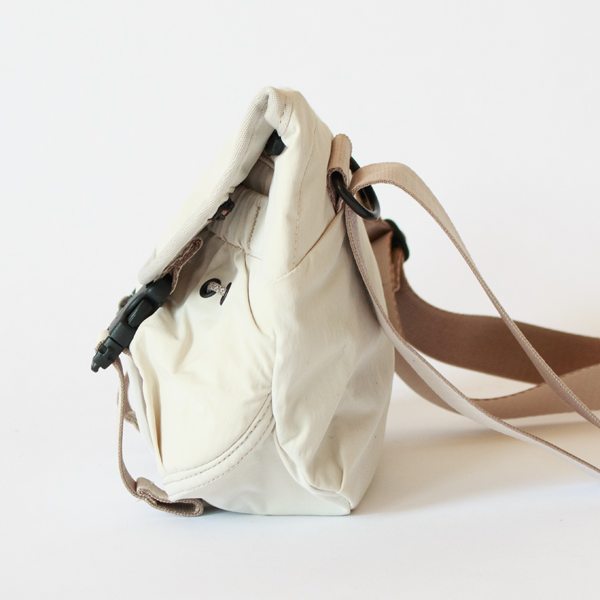 ショルダーバッグ Cinch Mini Messenger(Oat)