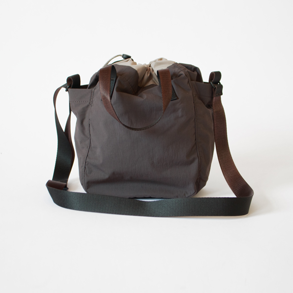 2WAYバッグ Cinch Bucket Bag(Charcoal)