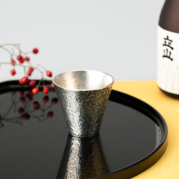錫の効果でいつものお酒がより美味しく感じられます