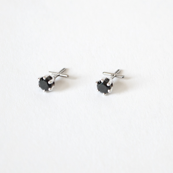キャッチレスピアス AMITY(CROWN ONYX/SILVER)