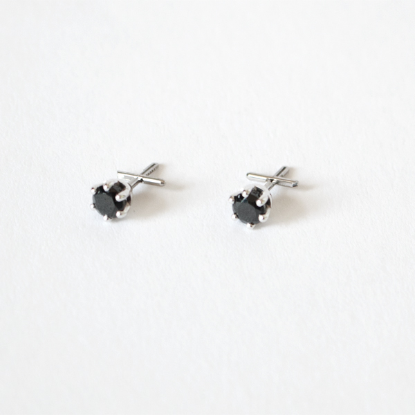 キャッチレスピアス AMITY(CROWN ONYX/SILVER)