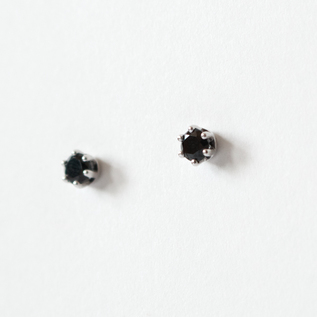 キャッチレスピアス AMITY(CROWN ONYX/SILVER)