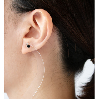 キャッチレスピアス AMITY ONYX／Baqless（バックレス）｜愛着を持って