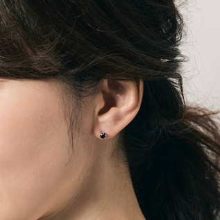 キャッチレスピアス AMITY ONYX／Baqless（バックレス）｜愛着を持って