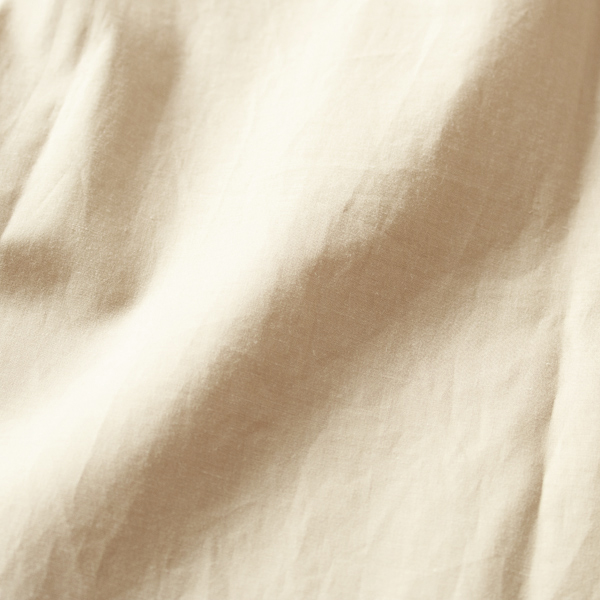 若干透け感のある軽やかな生地(BEIGE)
