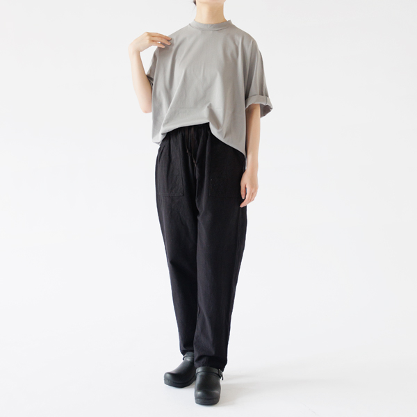 身長162cm　スラブ 黒L