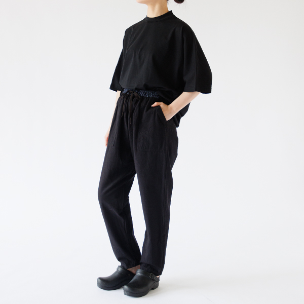 身長162cm　スラブ 黒L