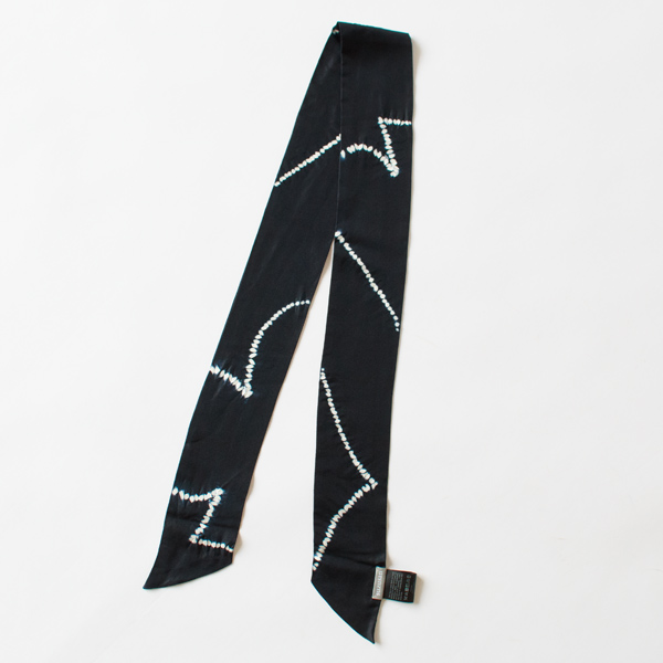 Mokume Shibori Blackシルクツイル絞り染めタイスカーフ Mokume Shibori Blackシルクツイル絞り染めタイスカーフ