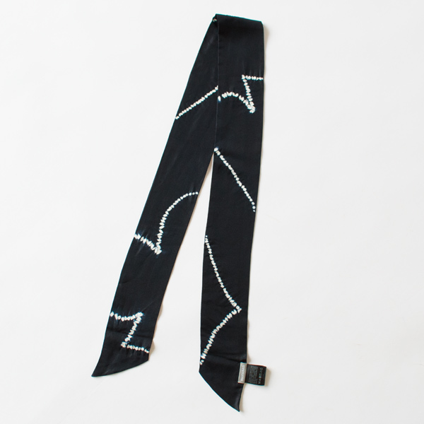 シルクツイル絞り染めタイスカーフ(Mokume Shibori Black)