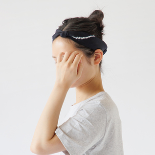 細身なので、ヘアバンドにしてもボリュームが出過ぎません(Mokume Shibori Black) 細身なので、ヘアバンドにしてもボリュームが出過ぎません(Mokume Shibori Black)