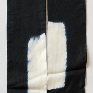 絞り染めらしいまだらや擦れが魅力(Itajime Shibori Black) 絞り染めらしいまだらや擦れが魅力(Itajime Shibori Black)
