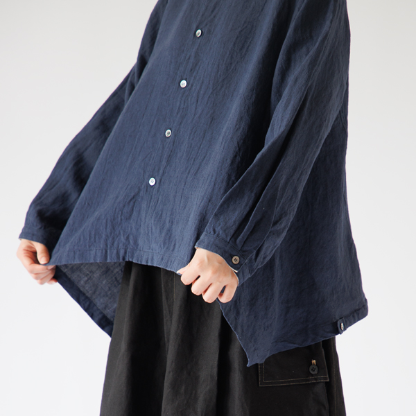 裾に向かって広がるシルエットで風を通して涼しい(DEEP BLUE) 裾に向かって広がるシルエットで風を通して涼しい(DEEP BLUE)