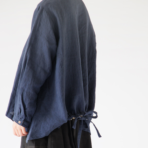 後ろの紐を結ぶと形が変化します(DEEP BLUE) 後ろの紐を結ぶと形が変化します(DEEP BLUE)