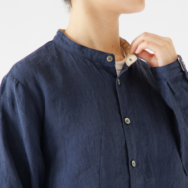 襟と袖の内側は色が変わっていて、アクセントになっています(DEEP BLUE) 襟と袖の内側は色が変わっていて、アクセントになっています(DEEP BLUE)