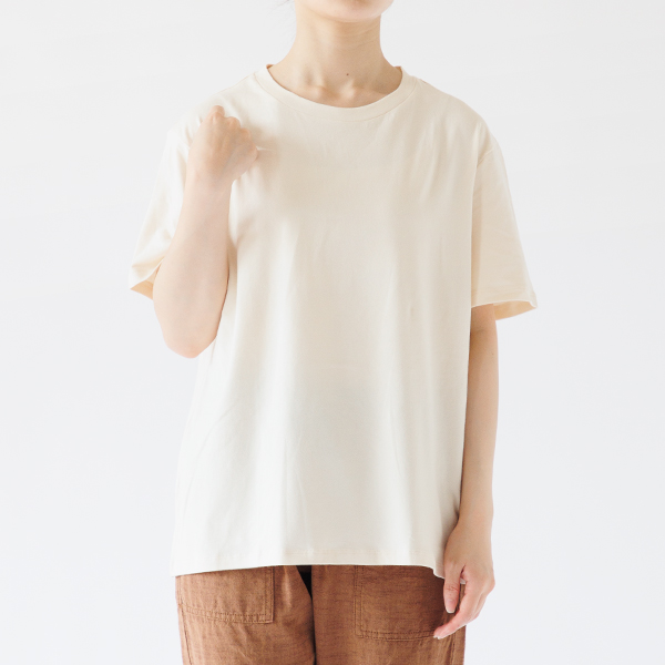 ルームウエアにはもちろん、普段着にも使いたくなる(CREAM・身長163cm)